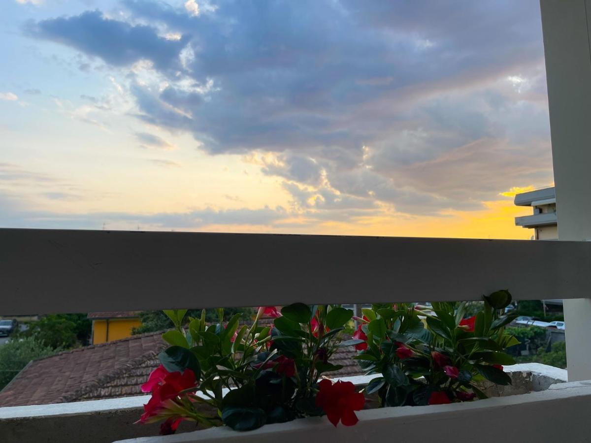 Appartamento Orizzonte Viareggio Exteriör bild